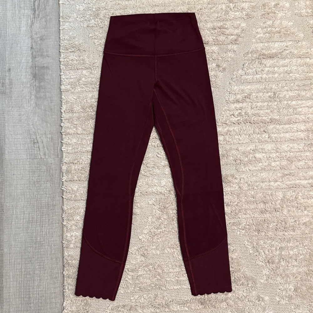 Lululemon Scallop Hem Aligns - Picture 4 of 7